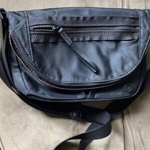 Lululemon Solid black all night festival  hand bag crossbody travel waist pack